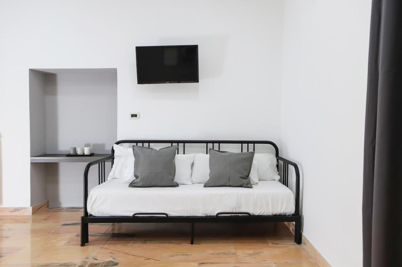 Modern Apartment At Piazza Del Gesu' By Wonderful Italy Nápoles Exterior foto
